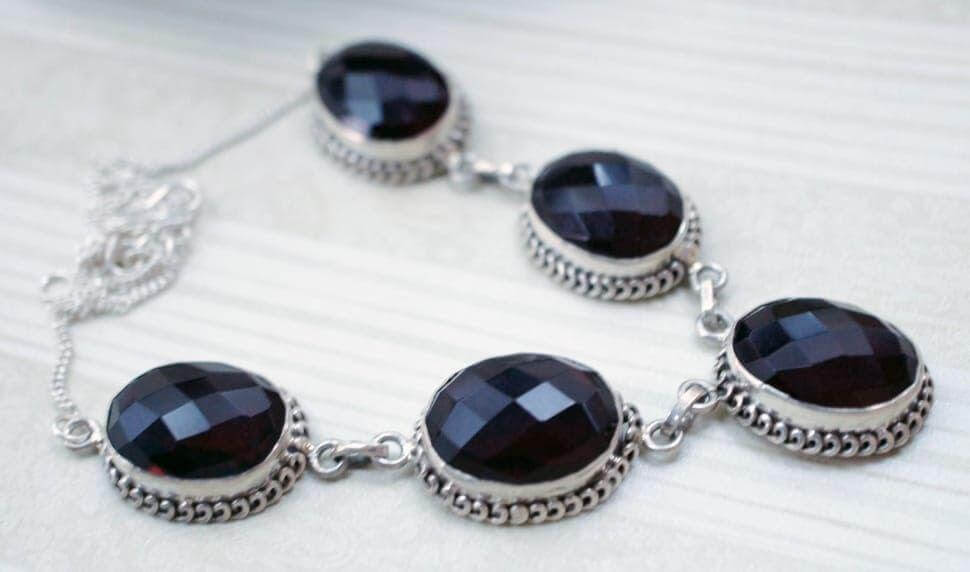 All About Black Onyx: From History to Value and Uses - Jewel Tree London