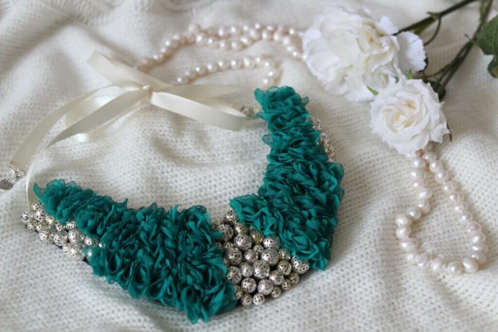 Ribbon Collar Necklace